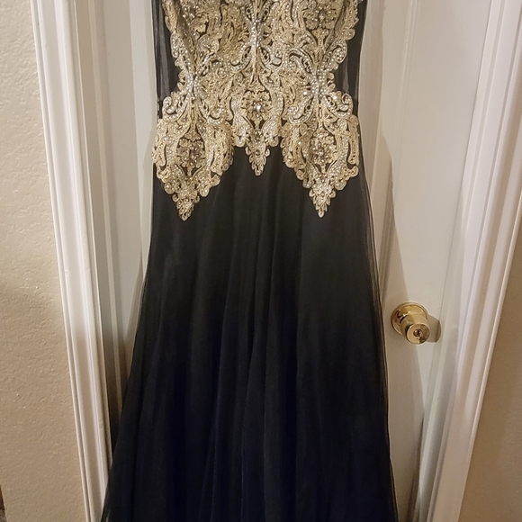 Long dress - Picture 7 of 8